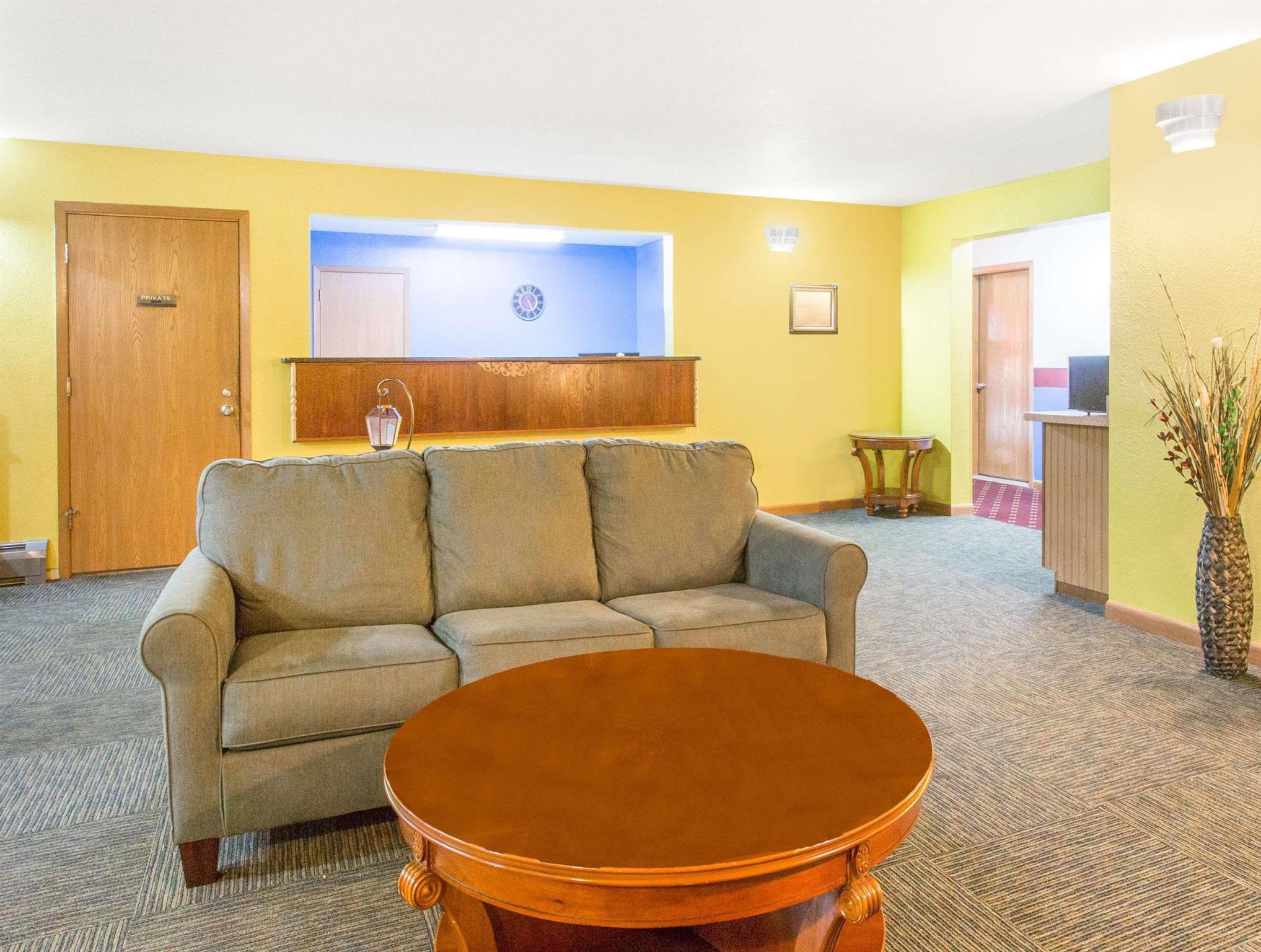 Super 8 By Wyndham Hotel