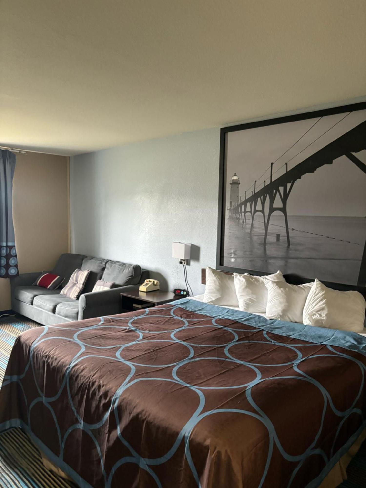 Super 8 By Wyndham Hotel