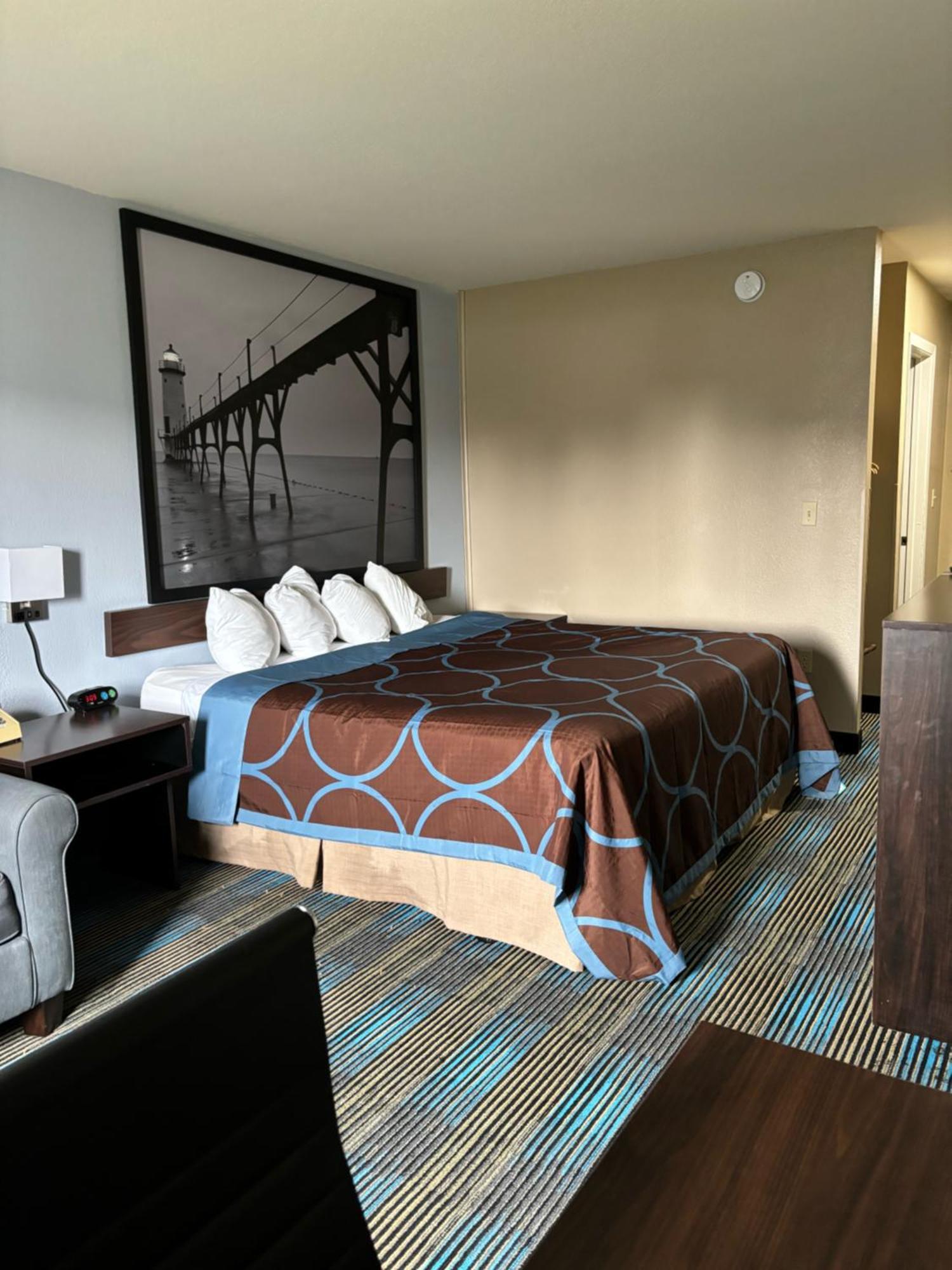 Hotel Super 8 By Wyndham 2*