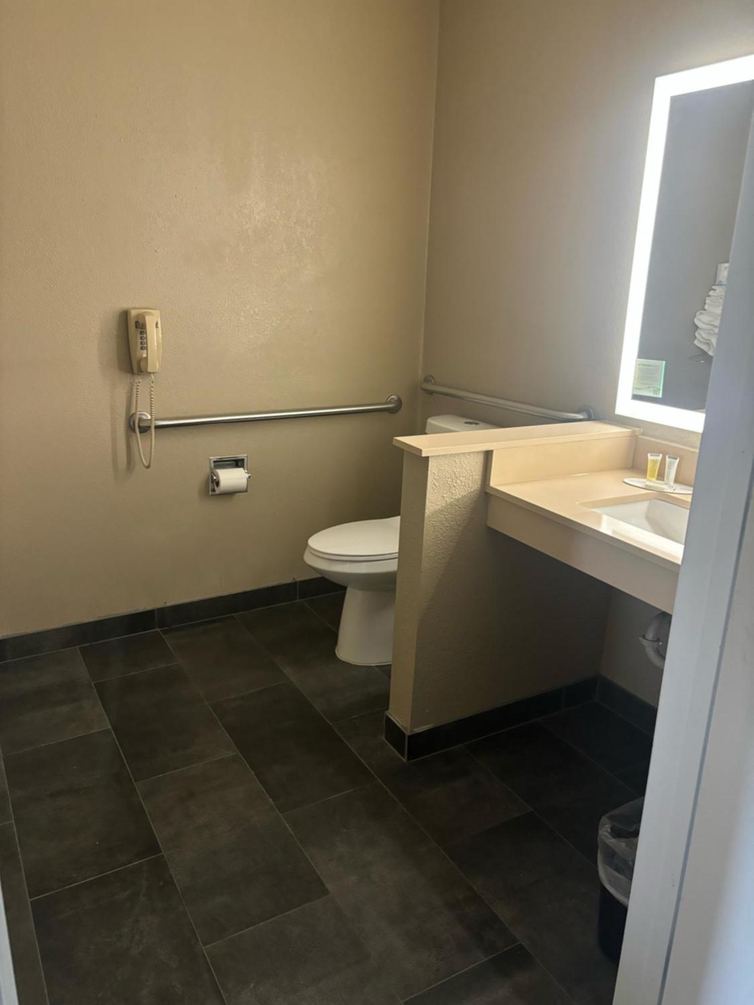 Super 8 By Wyndham Hotel 2*