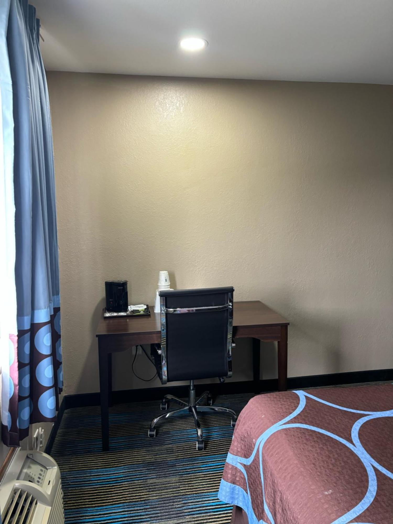 Super 8 By Wyndham Hotel
