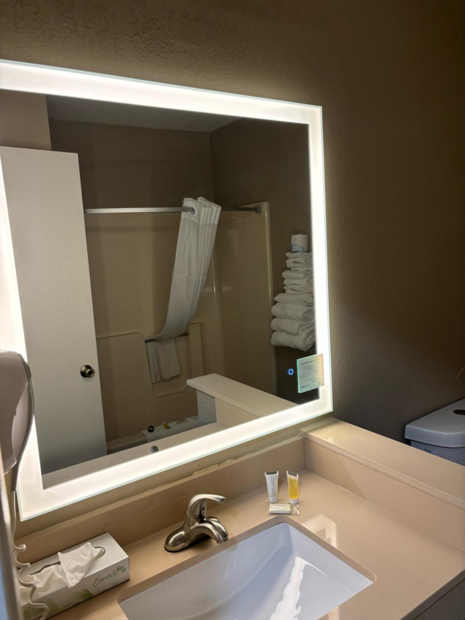 Super 8 By Wyndham Hotel 2*