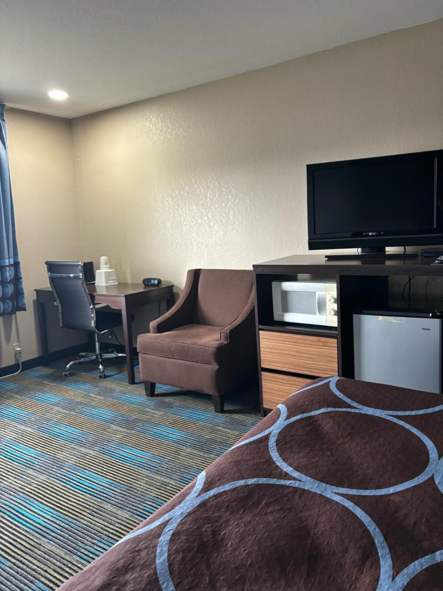Hotel Super 8 By Wyndham 2*