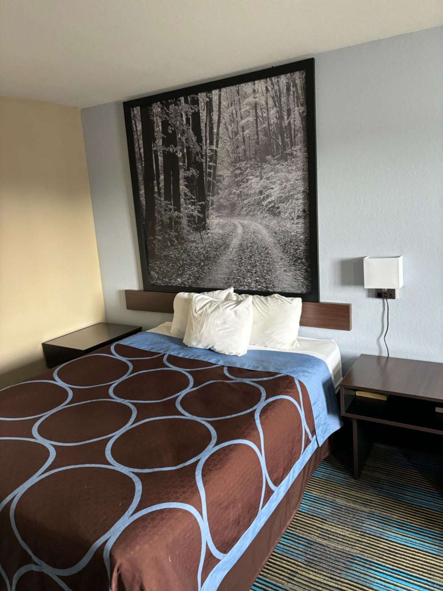 Super 8 By Wyndham Hotel 2*