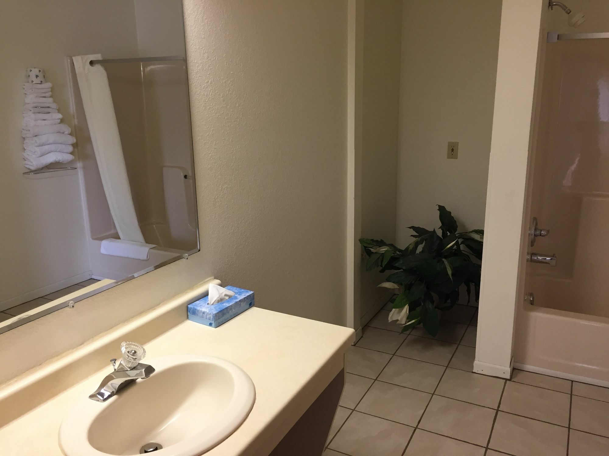 Super 8 By Wyndham Hotel 2*