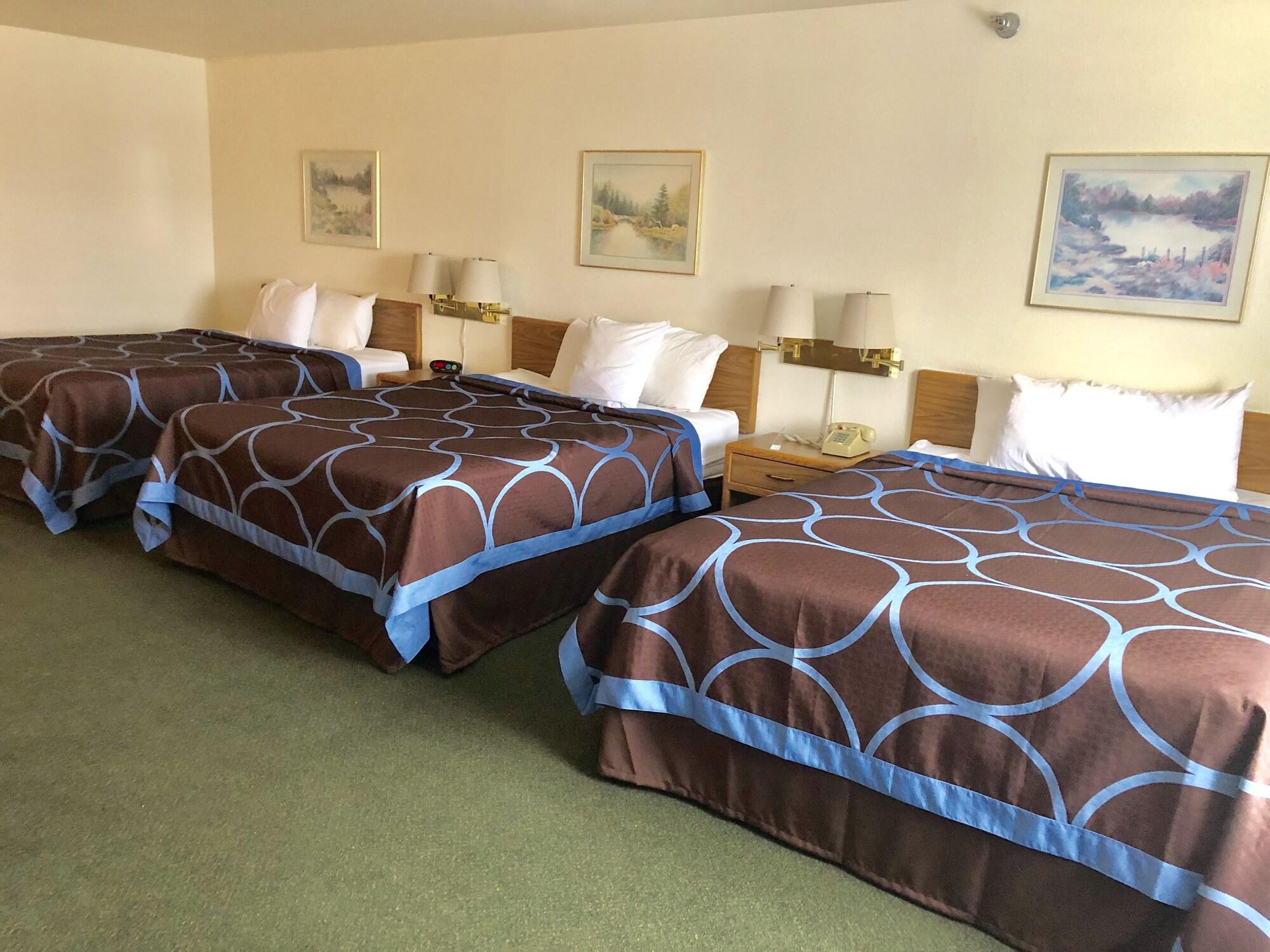 Super 8 By Wyndham Hotel 2*