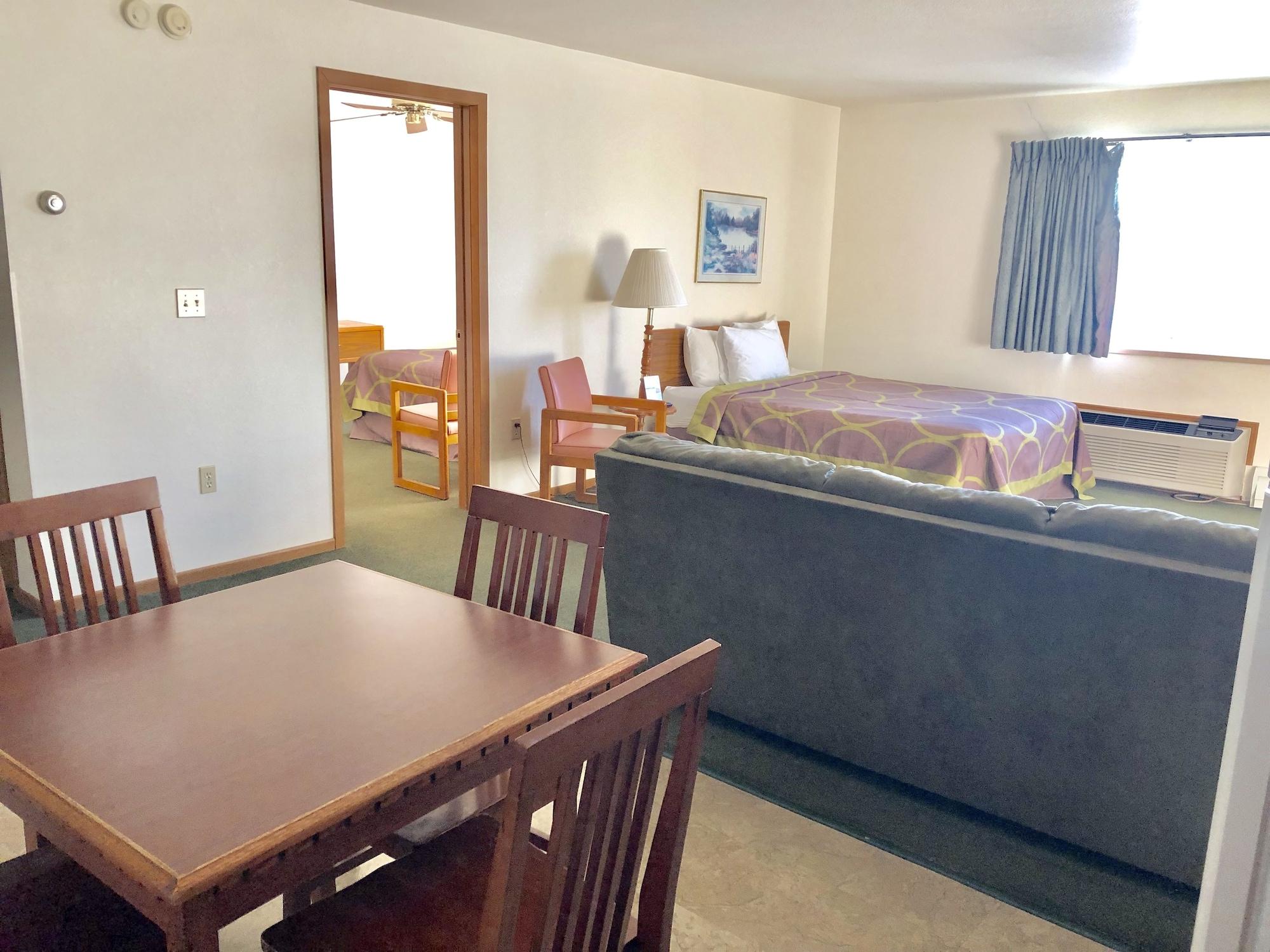 Super 8 By Wyndham Hotel 2*
